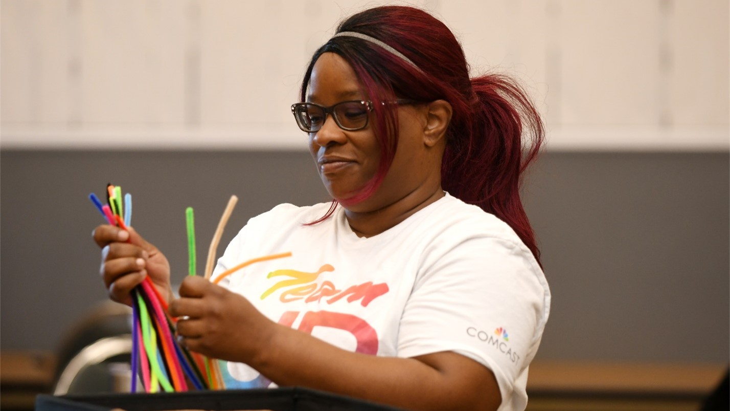 Comcast volunteer builds STEM kits at OMSI.